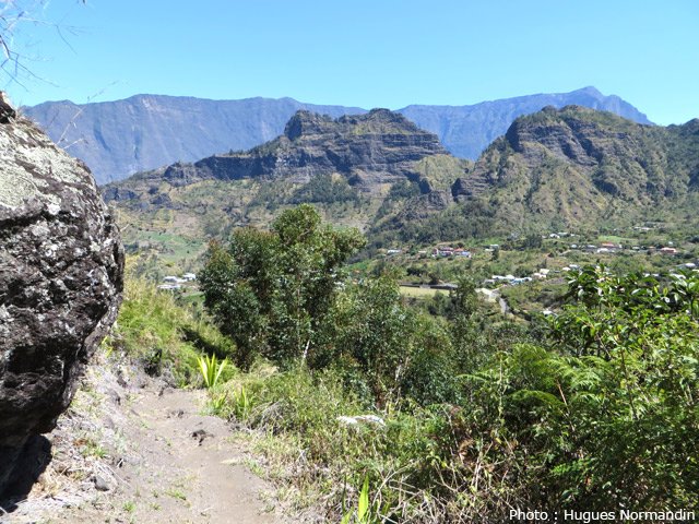 Sentier en bon état qui monte souvent fortement