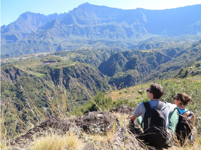 Un écart est possible en 30 minutes (aller-retour) au sommet du piton Morel