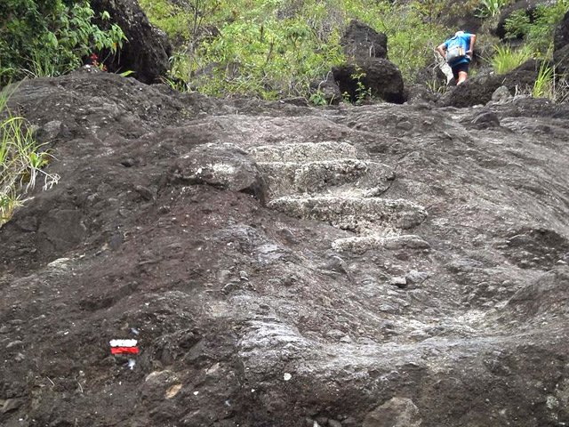 Les marches bétonnées évitent les glissades par temps humide