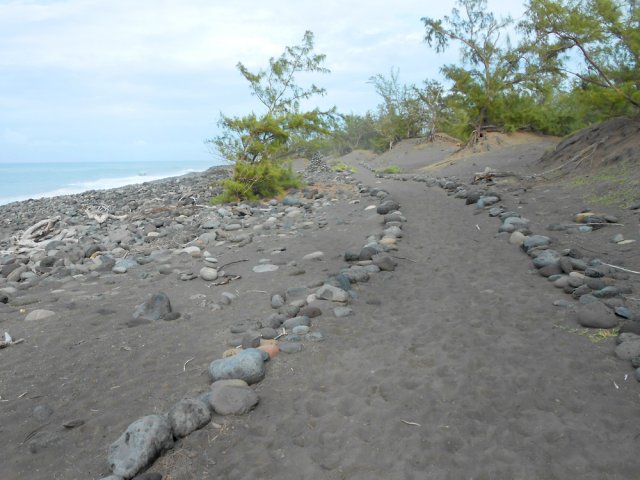 Prendre le sentier en fin de boucle pour se rapprocher du gué de l'étang