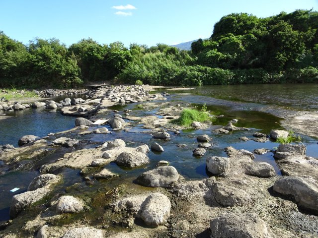 Le gué peut être glissant s'il y a plus d'eau qui coule