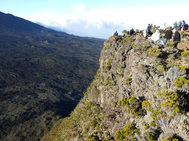 L'arrivée au Piton de bert, littéralement pris d'assaut durant toute l'éruption