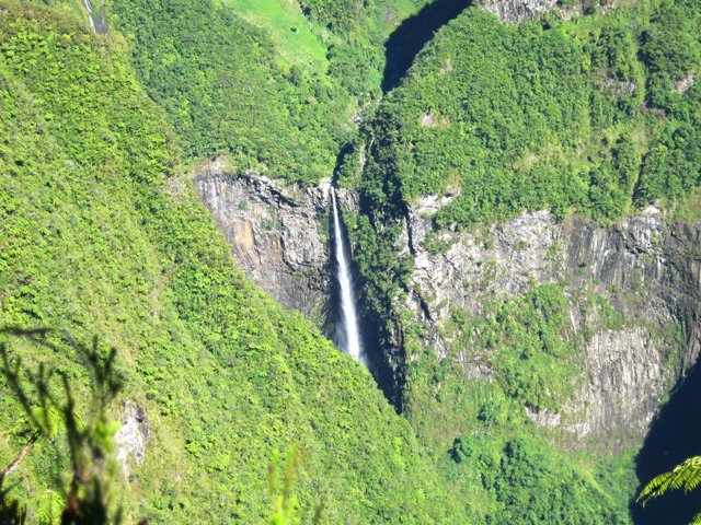 Plusieurs cascades sont visibles depuis deux points de vue