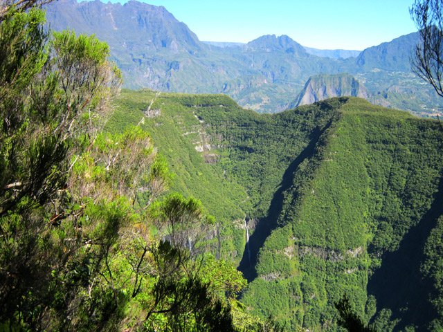 Le Cirque de Salazie derrière l'Eperon et le Trou de Fer