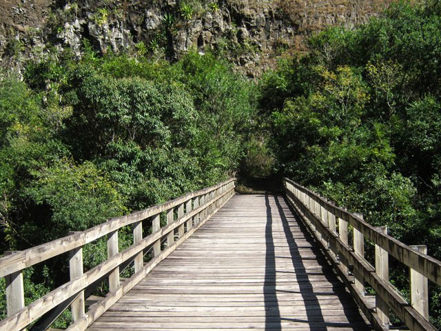 La grande passerelle permet de beaux points de vue sur la vallée