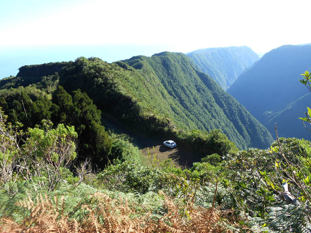 Vue sur la vallée de la Rivière Saint-Denis en montant les premiers lacets