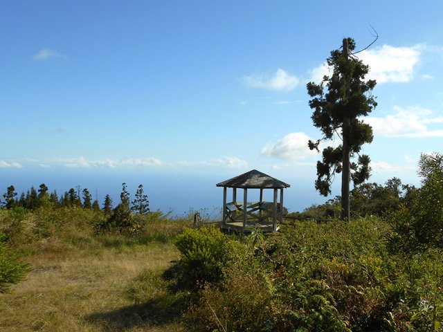 Arrivée au kiosque pour de beaux panoramas sur l'océan