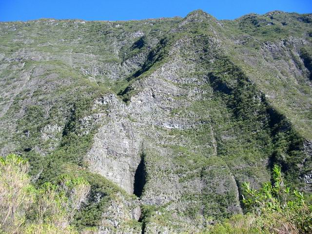 Au pied du Nez de Boeuf en longeant le ravine Citron Galet