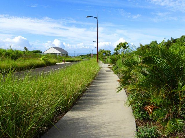 Cheminement très agréable le long du supermarché