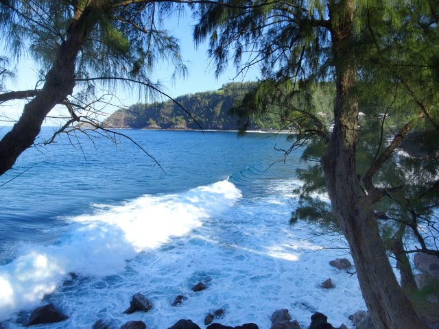 Descendre le petit sentier près de la ruine pour ce point de vue sur la Petite Île