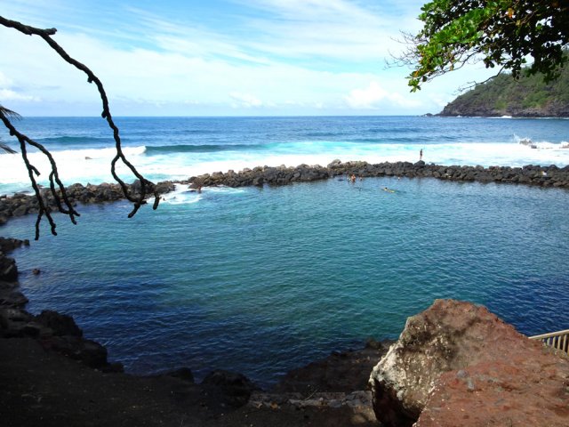 Le bassin de Manapany, très fréquenté par les baigneurs