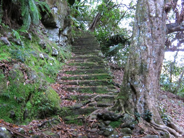 Les escaliers qui remontent vers Grand Galet