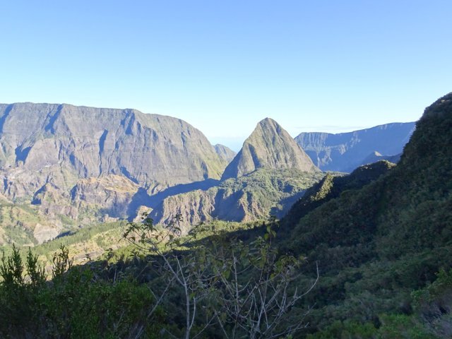 On ne compte plus les occasions de panoramas sur le Piton Cabris et le Port