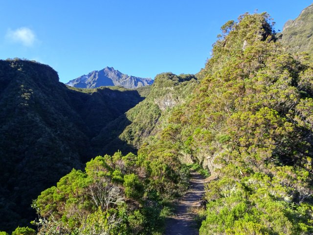 Attention aux à-pics de chaque côté