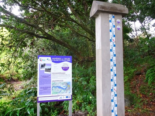 Un repère de crues et ses explications