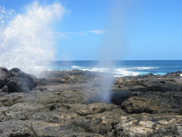 Le souffleur à la fin du parking, plus bruyant qu'impressionnant