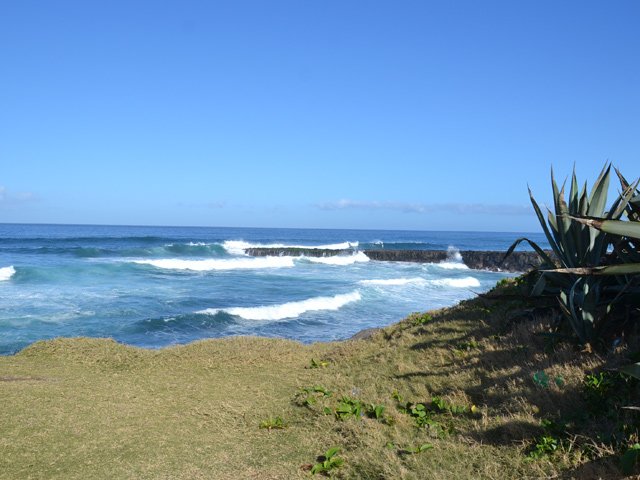 La pointe du Diable est une longue langue de lave s'avançant dans la mer