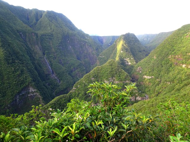 Le Piton Dorseuil entre le Bras Cabot et la Rivière des Marsouins