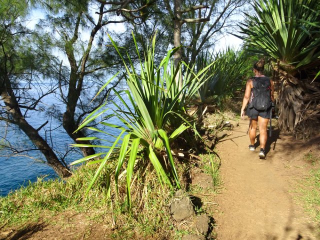 Ici, le sentier se rapproche au plus près du rempart
