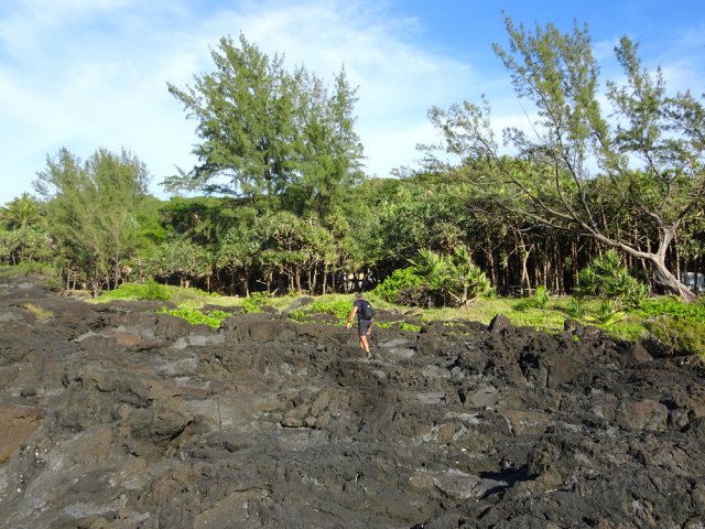 Une idée du sol basaltique du Récif