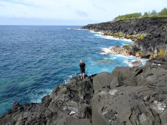 Beaucoup de pêcheurs tout au long du parcours