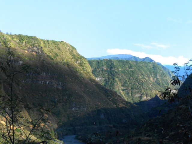 Une des rares trouées de la montée en direction du cirque