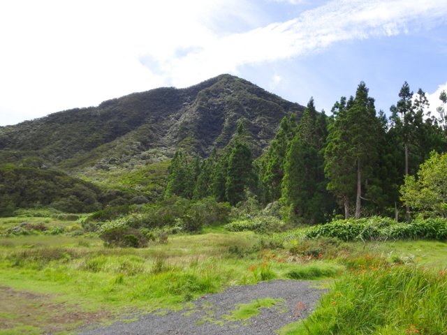Le piton vu depuis le parking situé derrière la boite de nuit