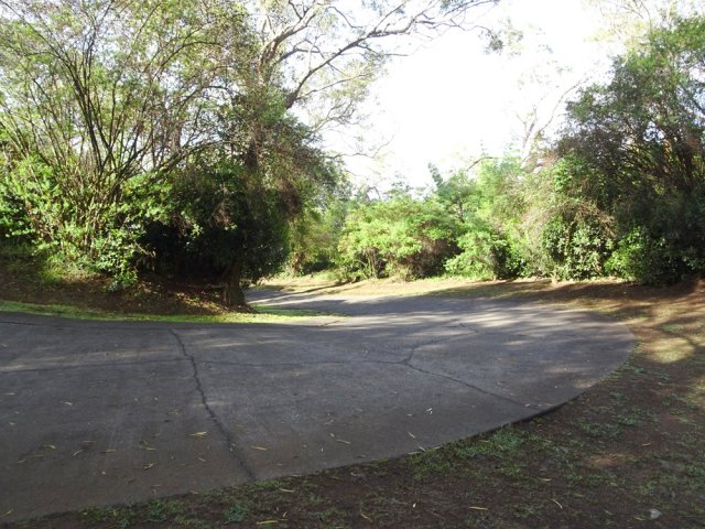 Il faut traverser la route pour trouver la suite du sentier