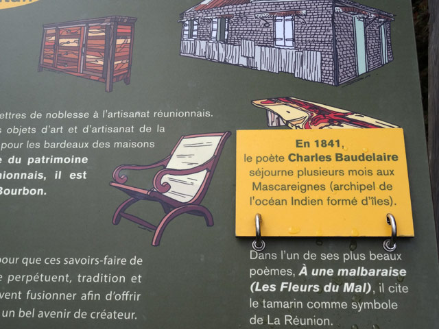 Des fiches techniques ou des textes à découvrir en soulevant une planchette