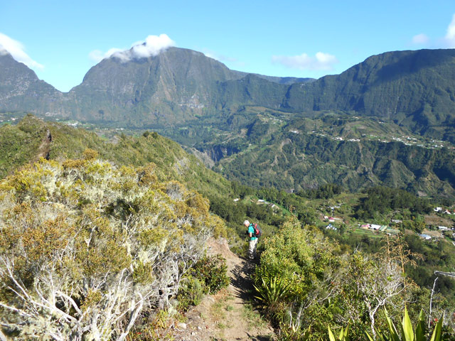 L'arête du sommet et la Roche Ecrite à l'horizon