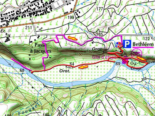 En rouge, le circuit facile. En rose, le circuit plus sportif sans être trop difficile.