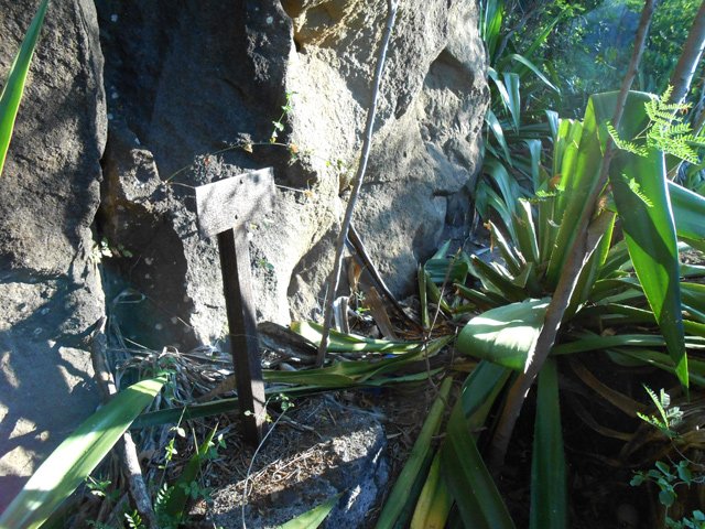 Panneau de direction ou panneau d'interdiction ? tout est affacé