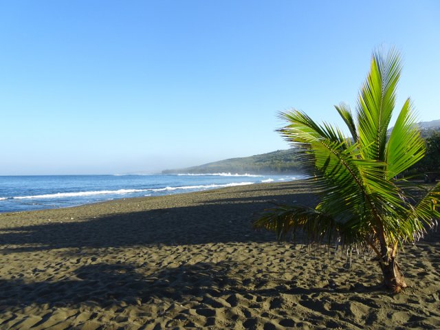 Le début de la plage de l'Etang Salé