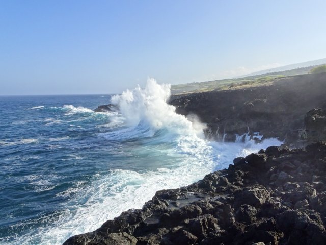 Le spectacle est impressionnant (et dangereux) lorsque les vagues sont hautes