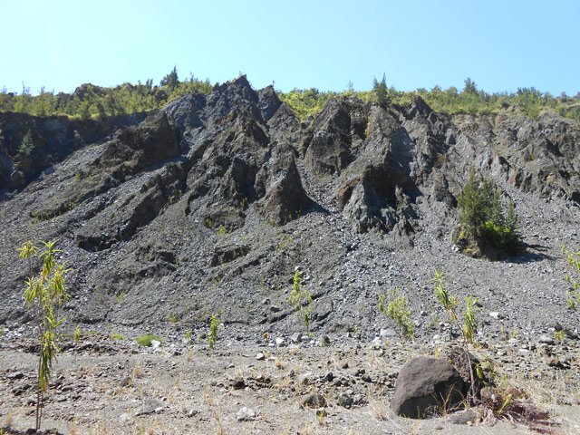 Rive droite déchiquetée de la Rivière du Mât