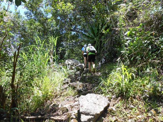 Toujours des cailloux mais montée plus faible
