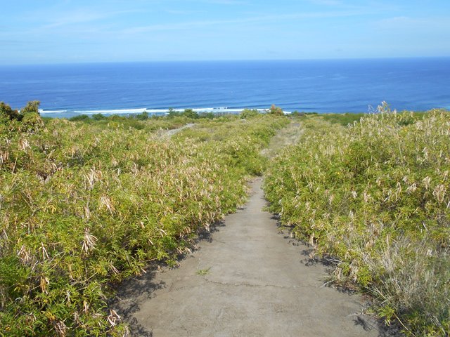 La mer est très proche en descendant vers Notre Dame de la Salette