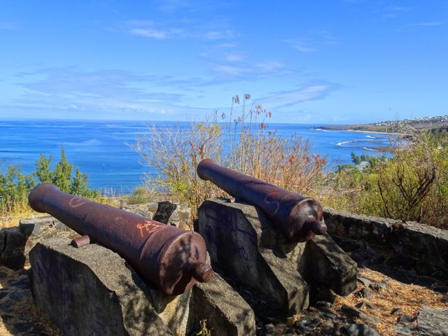 Petit détour à l'aire de pique-nique et aux deux canons pour de belles vues sur la côte