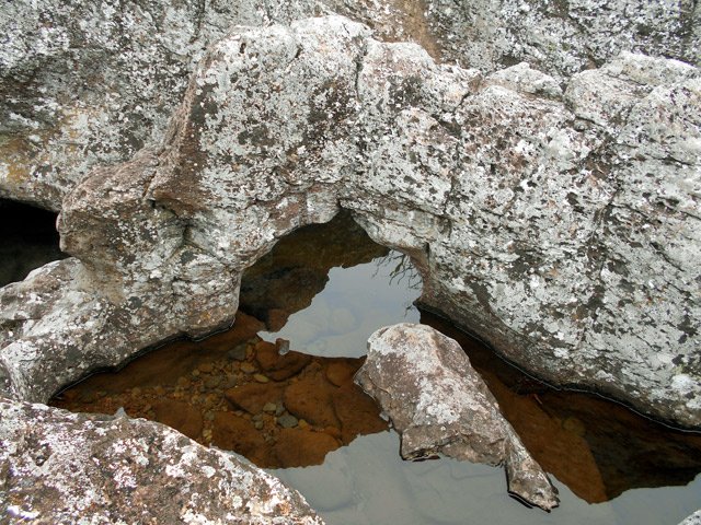 L'arche naturelle qu'on chevauche lorsque le sentier traverse la Grande Ravine