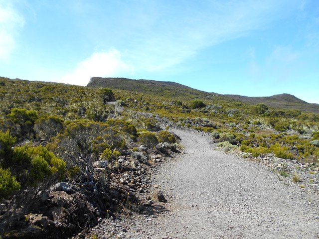 Le très large sentier de la Glacière
