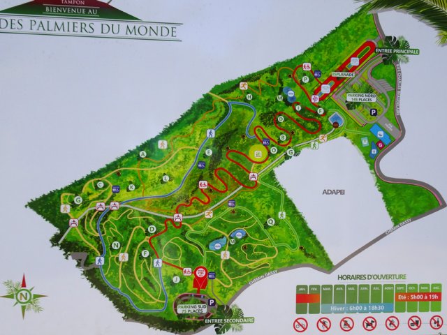 Le panneau de l'entrée permet de se repérer et d'étudier les parcours