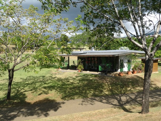Plusieurs restaurants ou kiosques durant la boucle. On peut oublier le casse croûte