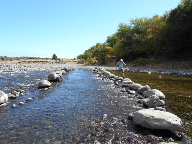 Premier gué, très facile sur les gros galets