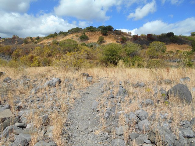Le sentier de retour et la pente déjà franchie en descente