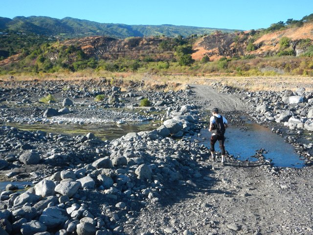 Un petit bras de la Rivière des Galets, plus facile encore à franchir