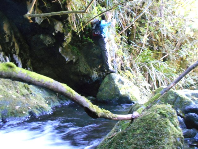 Le passage le plus dangereux. Une glissade et c'est le grand plongeon