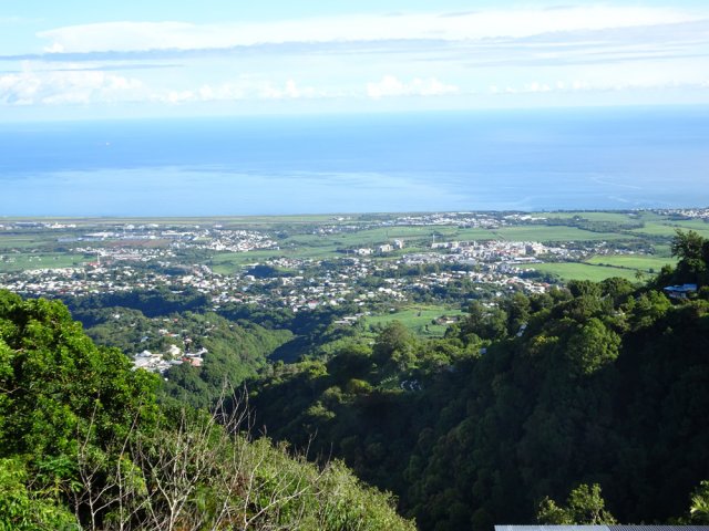 La vallée de la Ravine du Bachelier et l'aéroport Roland Garros