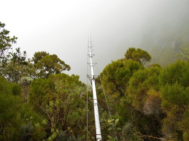 Le brouillard, ennemi du randonneur, peut ici donner de l'effet à l'ouvrage