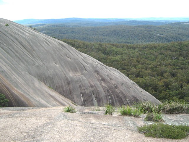 Le rocher, vu d'un autre emplacement.