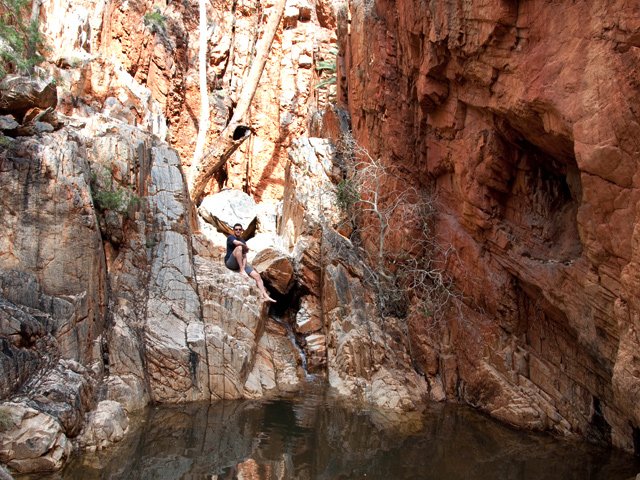 Un petit ru alimente le bassin